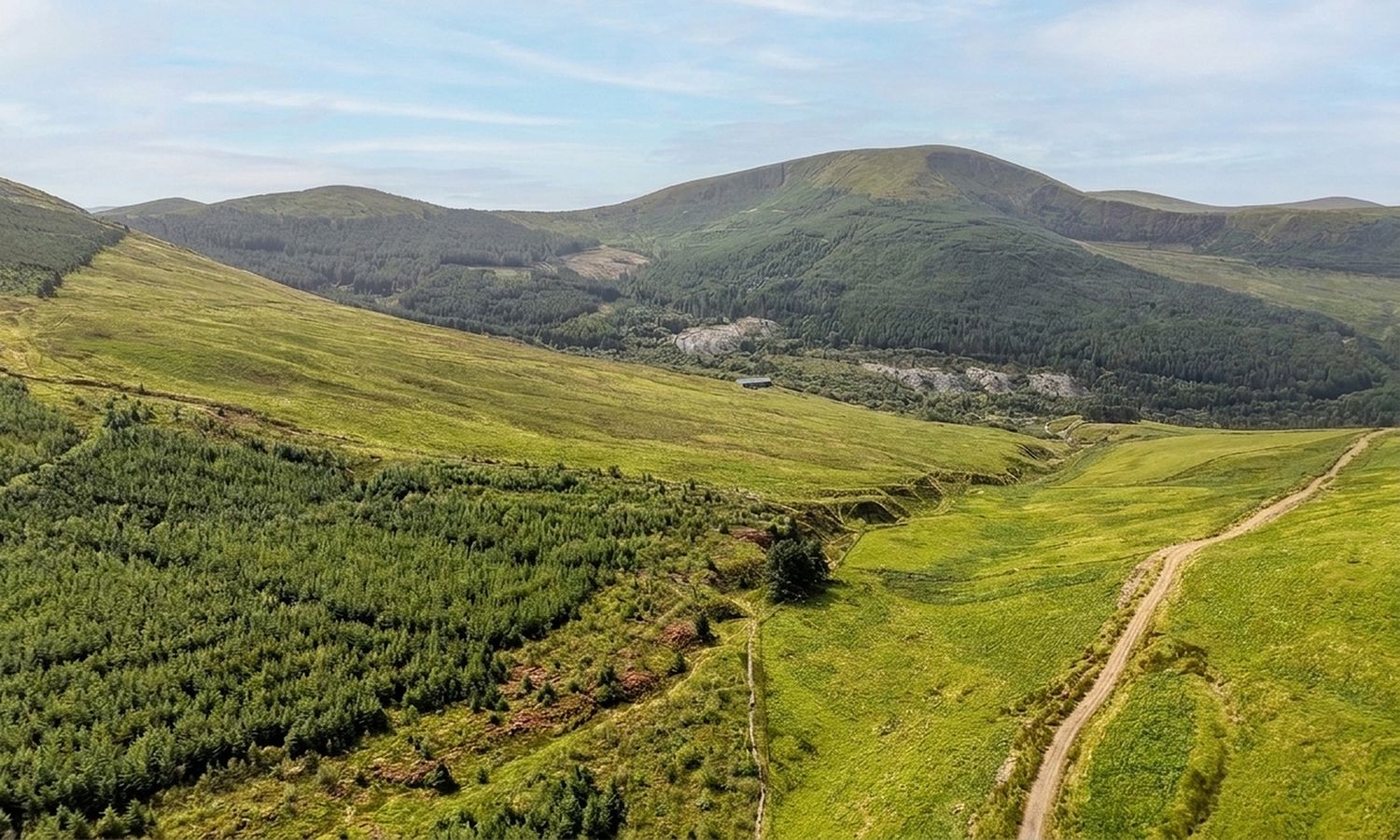 DJI_20260824113230_0441_D_CYMRUD_HDR.jpeg_20261008143508_upscaled